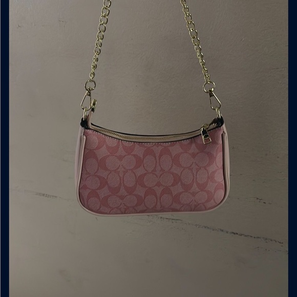 Pink Shoulder Bag with Chain Strap and Textured Finish - Picture 2 of 2